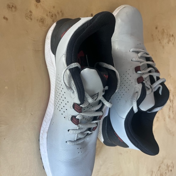 UnderArmour golf shoes - Picture 2 of 4